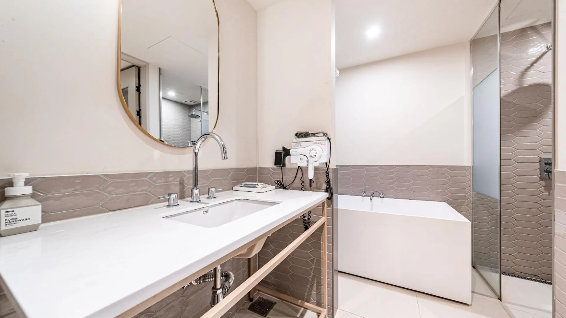 Incheon H Avenue Soraepogu Hotel 0*,